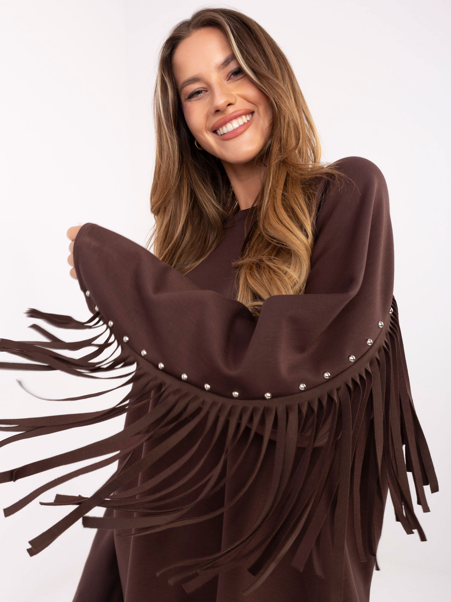 Czekoladowa bluza oversize z frędzlami 