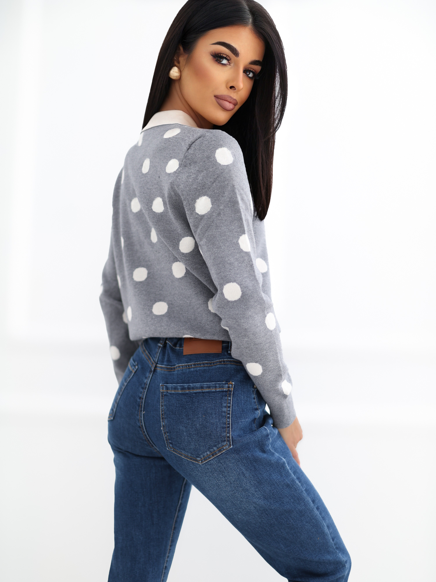 Szary damski sweter polo w grochy 