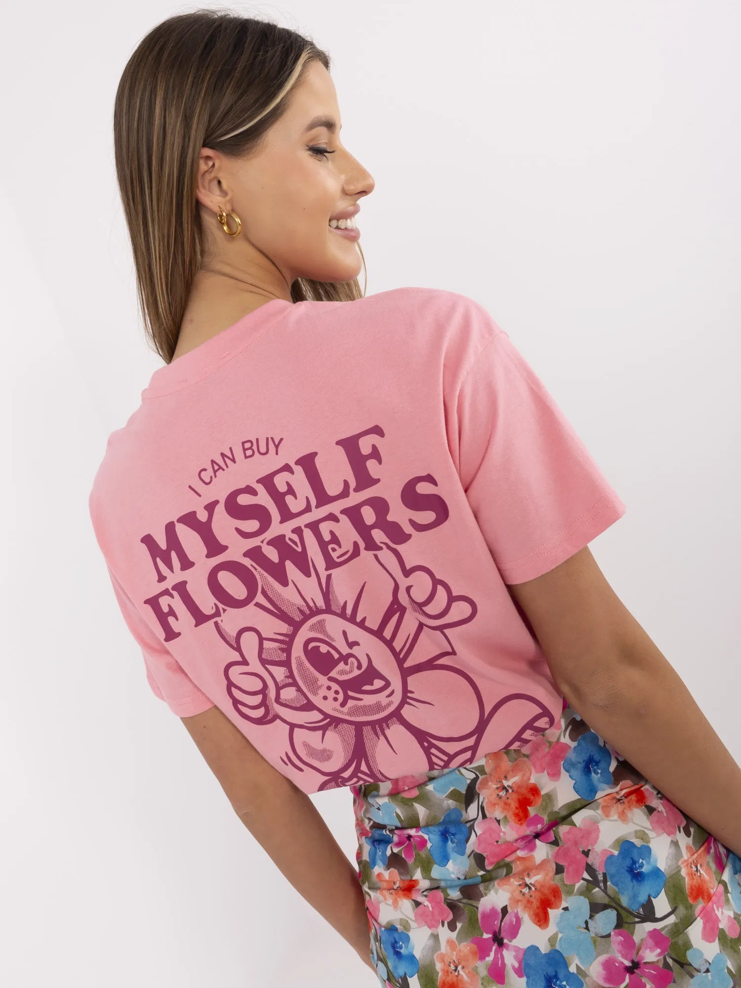 Różowy t-shirt z nadrukiem na plecach SUBLEVEL