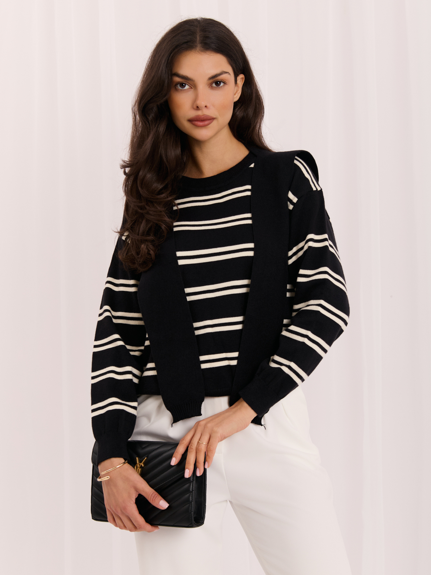 Czarny damski sweter w paski w stylu old money