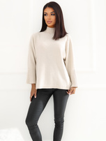Jasnobeżowy sweter oversize z szerokimi rękawami