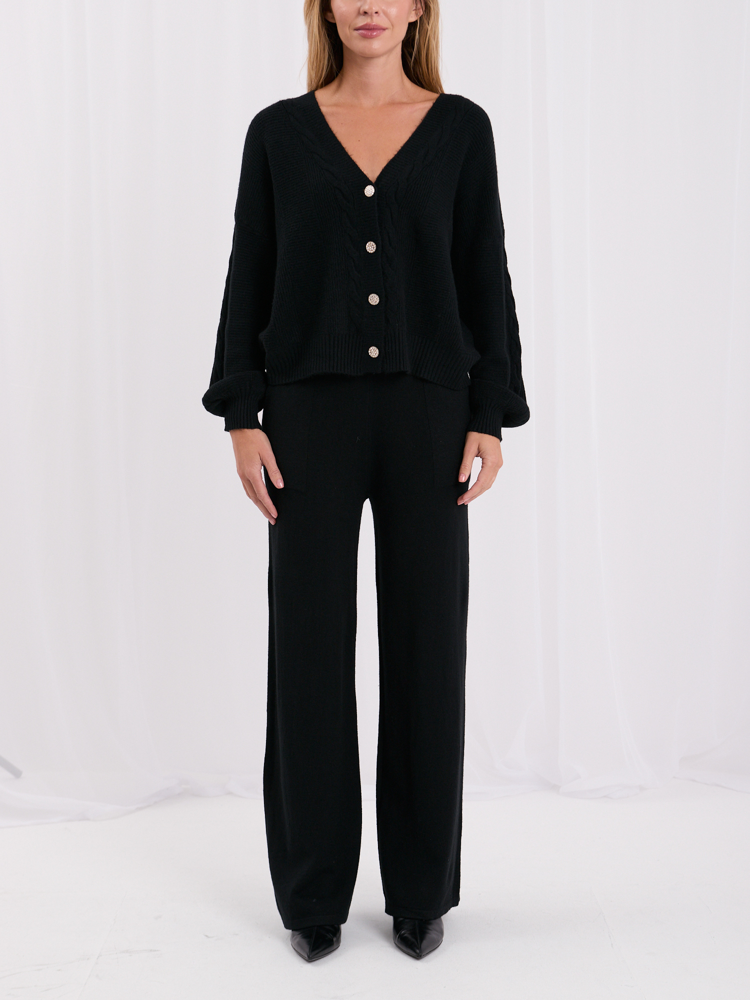 Czarny swetrowy komplet ze spodniami wide leg