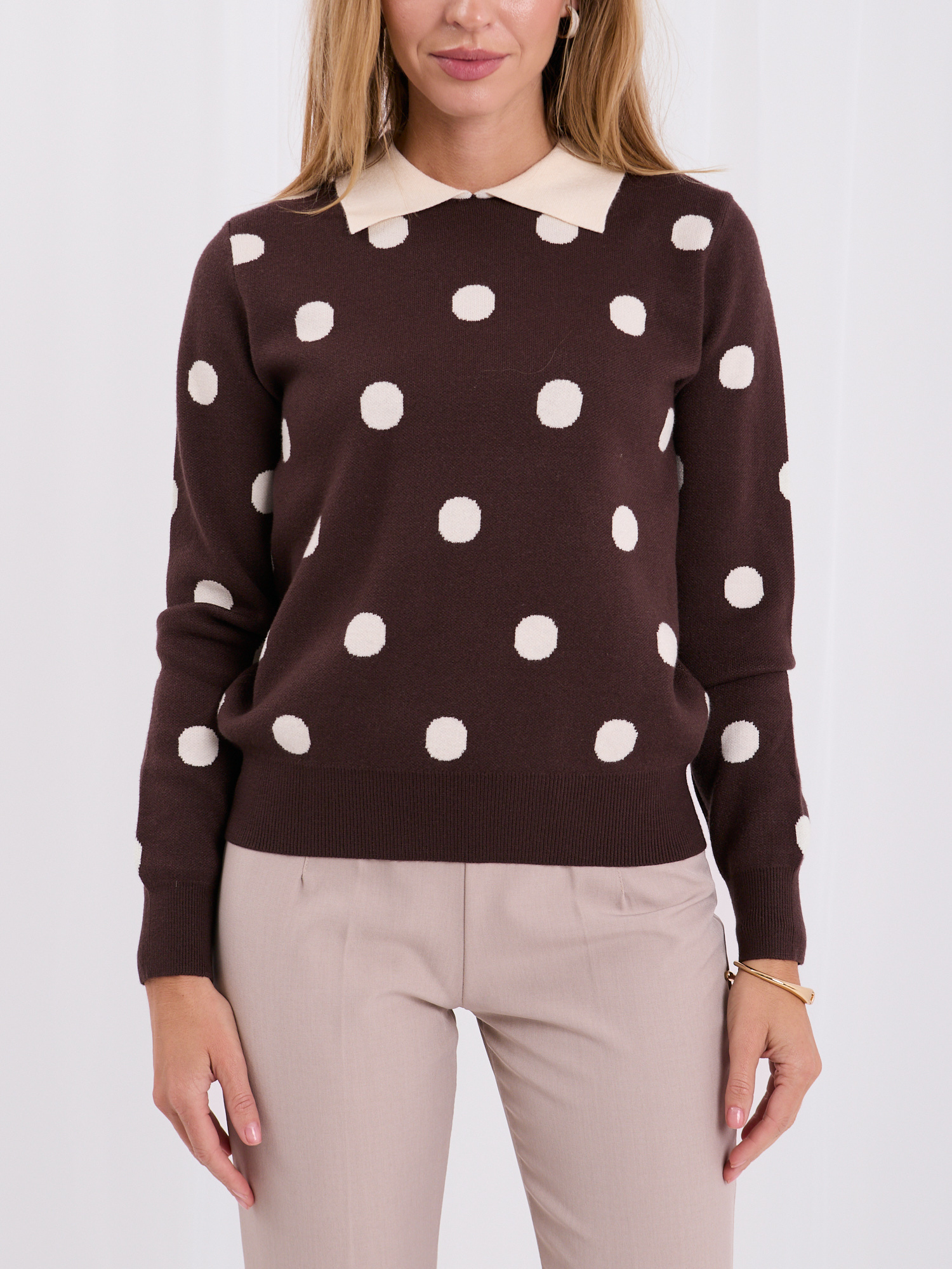 Brązowy damski sweter do biura z kołnierzykiem 