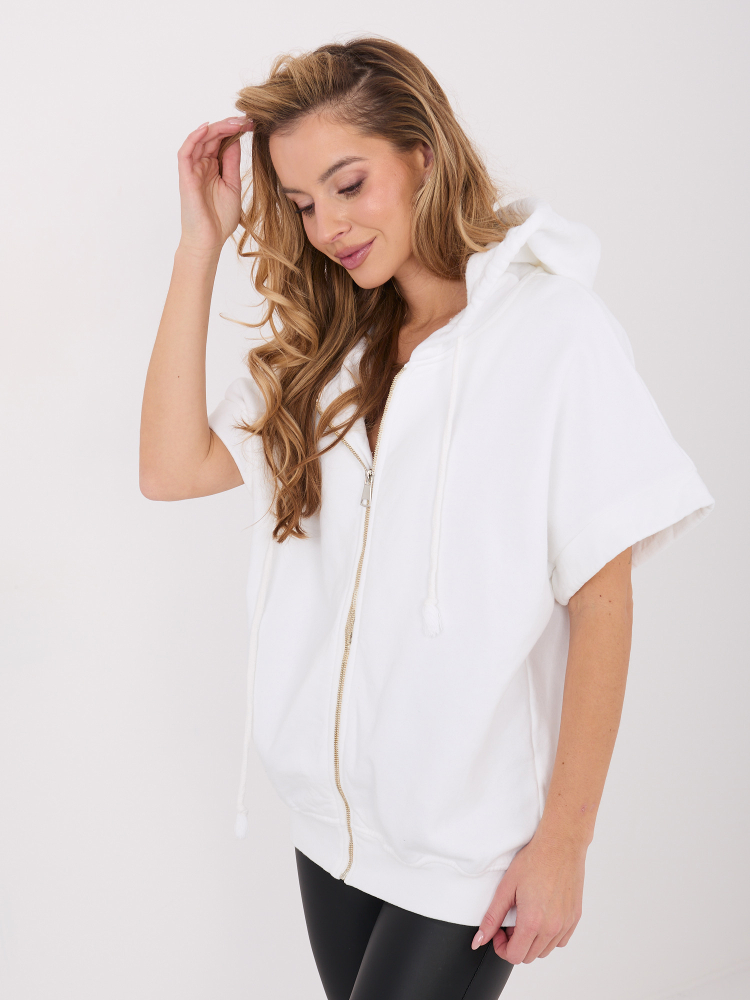 Ecru dresowa bluza basic z krótkim rękawem