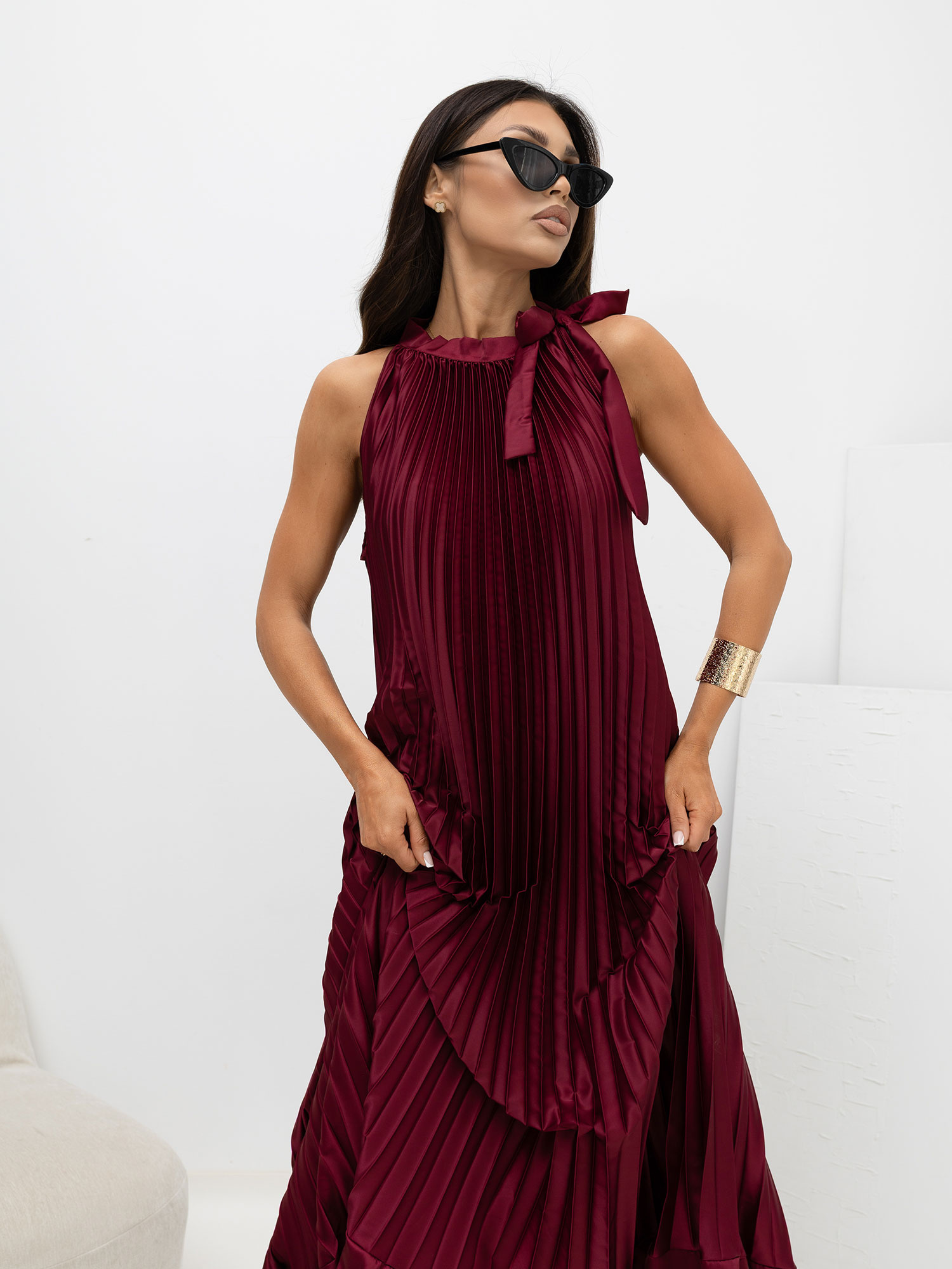 Bordowa midi sukienka z dekoltem halter RUE PARIS 