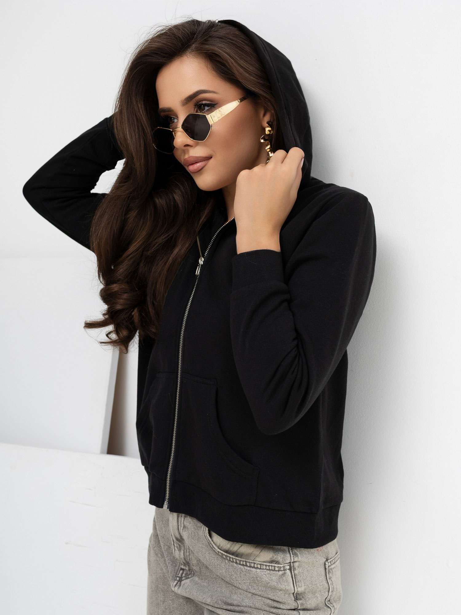 Czarna rozpinana bluza basic z kapturem  