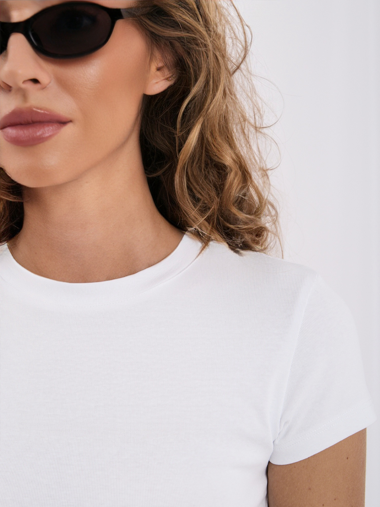 Biały dopasowany t-shirt basic 