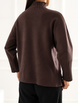 Brązowy damski sweter oversize z golfem