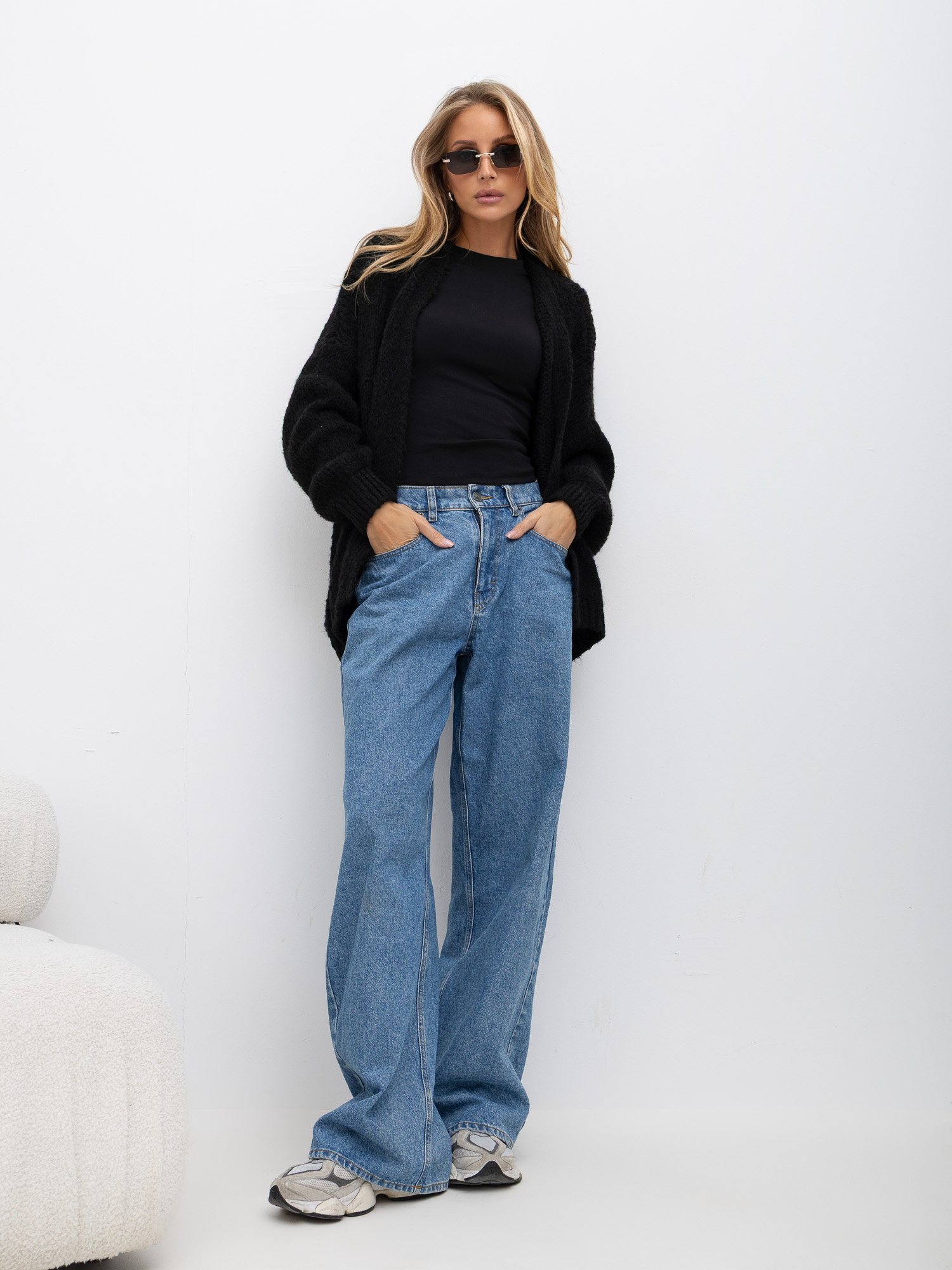 Czarny damski kardigan z domieszką wełny 