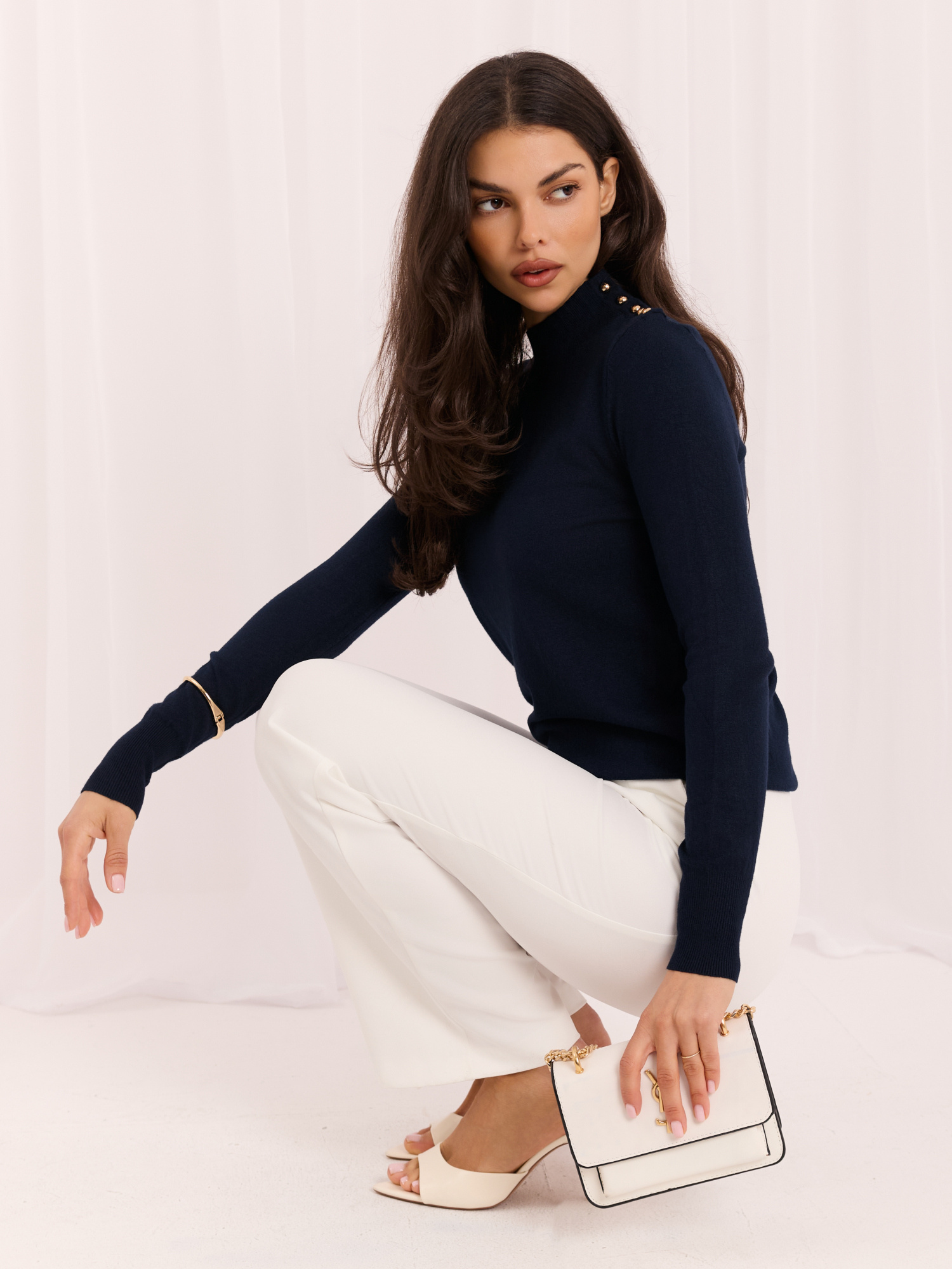 Granatowy elegancki sweter z półgolfem 