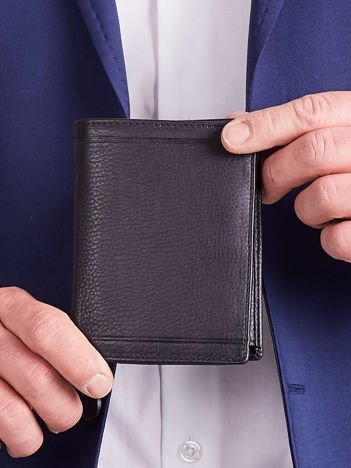 Czarny pionowy męski portfel ze skóry 