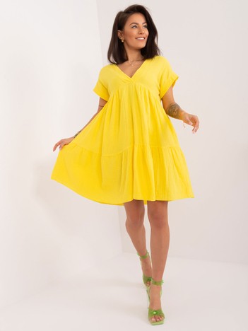 Żółta rozkloszowana sukienka z dekoltem V