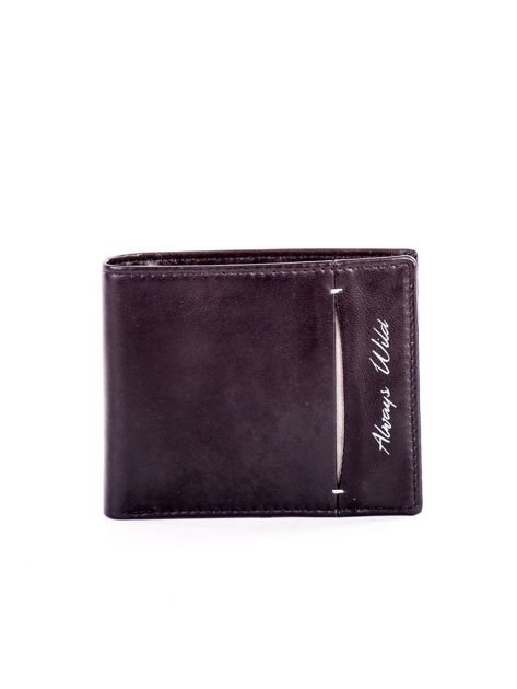 Czarny skórzany portfel męski z rozcięciem i napisem