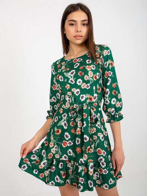 Zielona mini sukienka w kwiaty z wiązanym paskiem